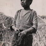Niño indígena con arco