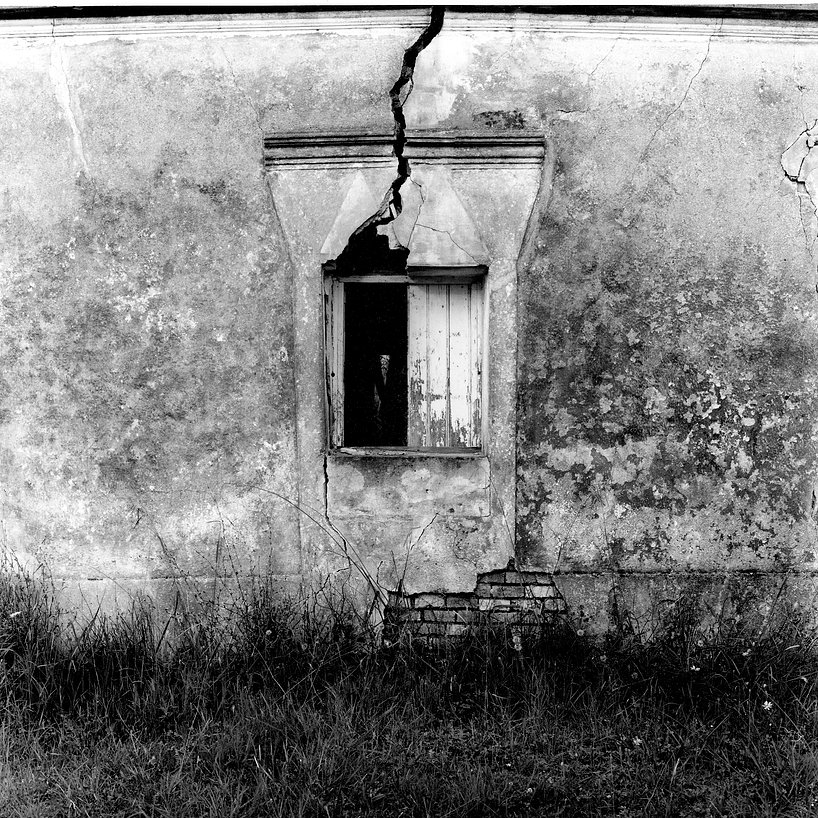 Ventana en Pueblo Garzón