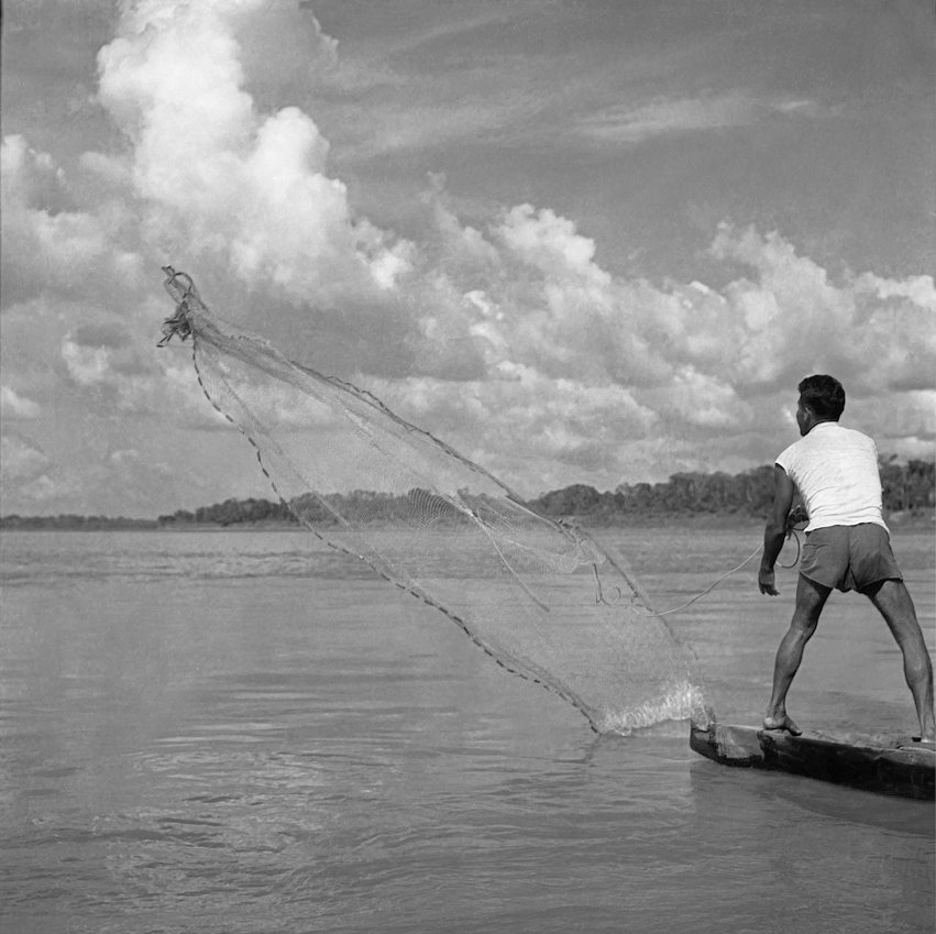 Pescando con atarraya